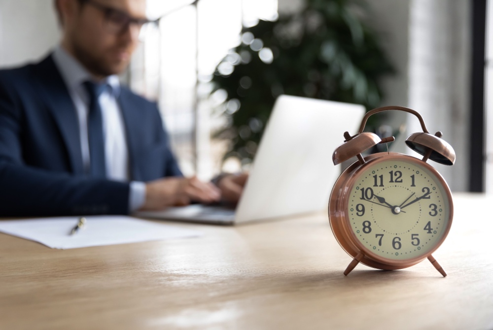 What does it mean to be an hourly employee?