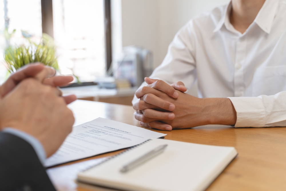 How do independent contractors differ from employees?